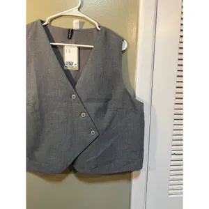Divided H&M Womens Size XL Vest Asymmetric Button Gray Sleeveless V-Neck Stretch thumbnail 4