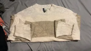 H&M Sweater thumbnail 3