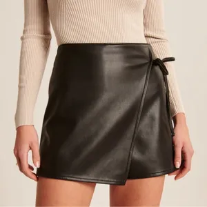 Abercrombie & Fitch Black Faux Leather Mini Skort Skirt Size‎ XXS thumbnail 1