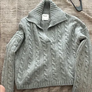 Abercrombie & Fitch Gray Cable Knit Turtleneck Sweater cropped thumbnail 2