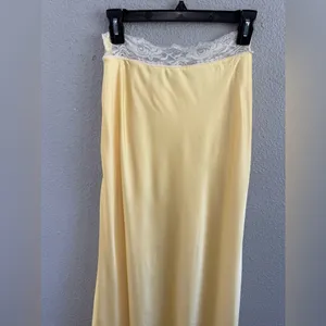NWT Mika & Gala‎ Satin Lace Trim Skirt Size XS thumbnail 4