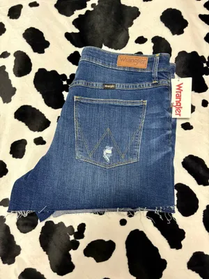Women’s Wrangler High Rise Vintage Cut-Off Short thumbnail 2
