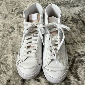 Women’s Nike Blazer Mid '77 Triple White thumbnail 5