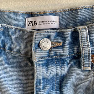 ZARA Relaxed Baggy Fit Jeans thumbnail 4