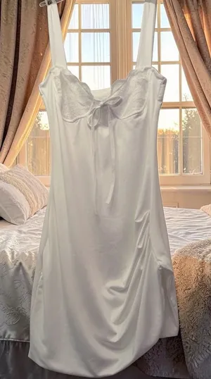 White Lace-Accent fitting Chemise with Bow Tie and lace. thumbnail 1