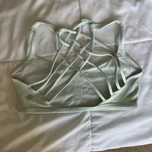 Lululemon free to be wild bra size 8 in delicate mint thumbnail 4