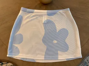 Women's Wilo Mini Skirt XS White Blue Floral Print thumbnail 1