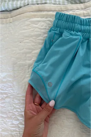 Lululemon Hotty Hot 2.5" Shorts thumbnail 3