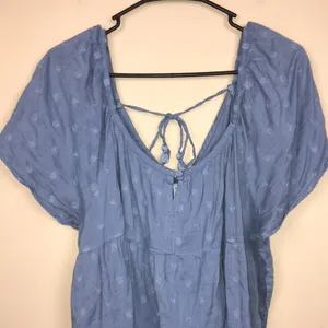 Old Navy Women’s Floral Embroidered Wide Sleeve Blue Tie Back Babydoll Blouse thumbnail 2