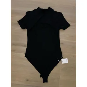 NEW MANGOPOP Cutout Front Short Sleeve Top Bodysuit M thumbnail 3