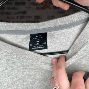 Nike | women dry fit wide sleeve cropped crewneck thumbnail 2