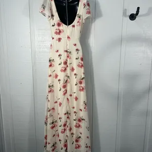 Lulus Cream Floral Flutter Sleeve Maxi Dress Size XS EUC thumbnail 9