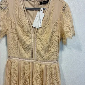 Chic Lace Maxi Dress in Cream thumbnail 3