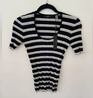Tahari Women’s XS Top Sweater Short Sleeve Ribbed Scoop Neck Sweater Top NWT thumbnail 1