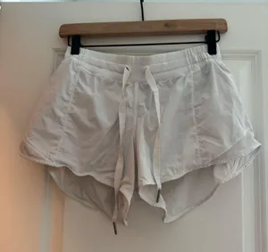 Lululemon Hottie Hot Shorts 2.5" Low-Rise thumbnail 1