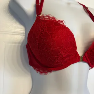 Victoria's Secret Bombshell Bra Womens‎ 32C Red Lace Strappy Front Close LNEW thumbnail 3