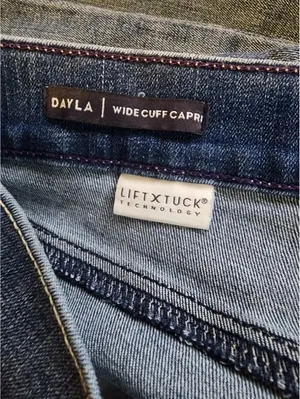 NYDJ Dayla Wide Cuff Capri Heyburn Wash Jeans Size 4 with Lift Tuck Technology thumbnail 6