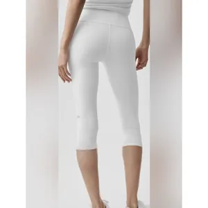 NWT white ALO 16” airbrush Capri leggings xxs thumbnail 2