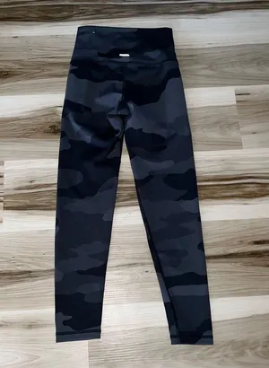 black camo leggings thumbnail 4