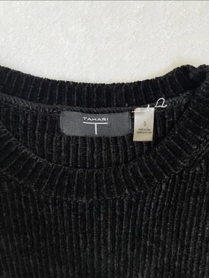 Tahari Women's Short Sleeve Velvety Crewneck Sweater Size Small thumbnail 3
