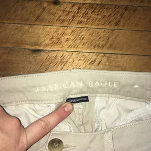 American Eagle skinny 10 short off white jeans thumbnail 2