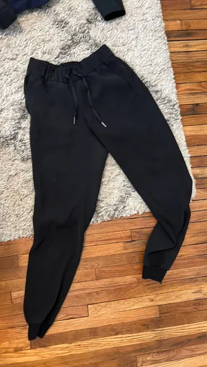Lululemon Align Joggers thumbnail 1