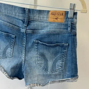 Hollister Sequin Front Raw Hem Denim Shorts Medium Wash Blue W26 Festival Boho thumbnail 5
