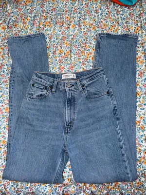 Abercrombie Ultra High-Rise Straight thumbnail 2