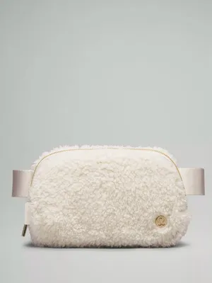 NWT • Lululemon Sherpa Everywhere Belt Bag thumbnail 8