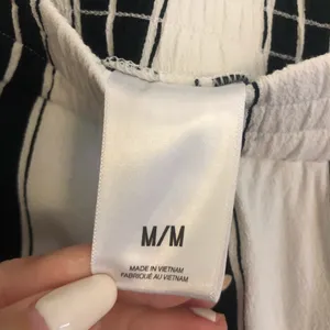 Black and white outfit from EXPRESS thumbnail 6