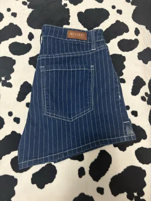 Women’s Shyanne Striped Jean Shorts thumbnail 2