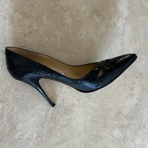 Jimmy Choo Navy Blue Snakeskin & Leather Pointed-Toe Pumps – Size 37.5 thumbnail 11