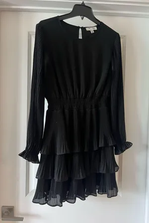 Black Dress thumbnail 1