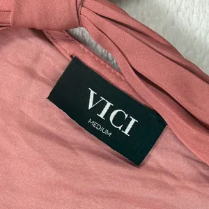 VICI Womens Medium Mauve Pink Pleated Twisted Back Sleeveless Satin Blouse Top‎ thumbnail 2