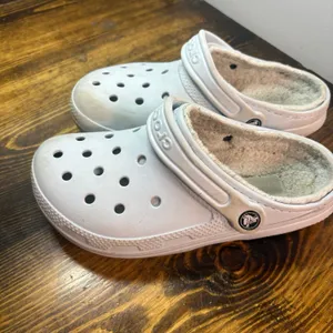 Crocs Light Blue Fur‎ Lined Clogs Size 7 thumbnail 3