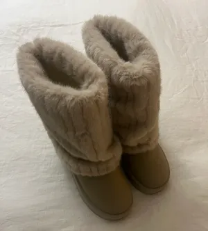 Tan Fur Boots Size 7 thumbnail 2