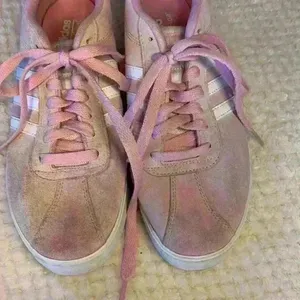 Adidas pink sneaker sz 9 casual preppy Barbie streetwear comfy school *flaw thumbnail 3