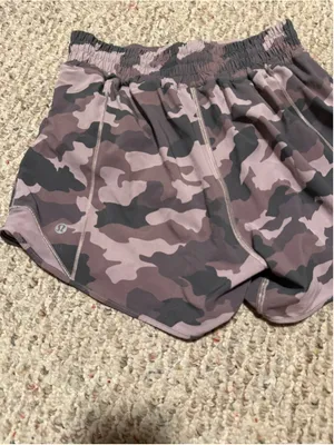 Lululemon Hotty Hot High-Rise Lined Short 4" Heritage 365 Camo Mauve Size 4 thumbnail 2