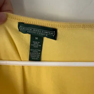 Lauren Jeans Co Ralph Lauren Butter Yellow Preppy‎ M V-Neck Logo T-Shirt thumbnail 5
