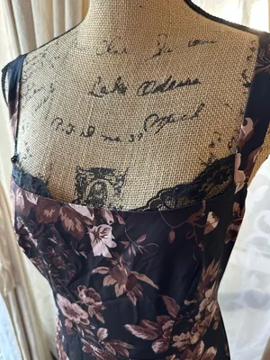 Floral Ruffle Hem Dress Black thumbnail 3