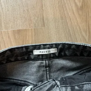 Pacsun Grey Distressed 90’s Boyfriend Denim Jeans thumbnail 4