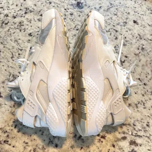 Nike Air Huarache Women 11 White Sail 634835-108 Athleisure Low Top Sneakers thumbnail 5