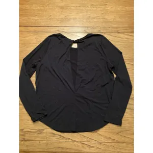 Athleta Women's S Black Long Sleeve Top Round Neck Athletic Yoga Pullover thumbnail 3