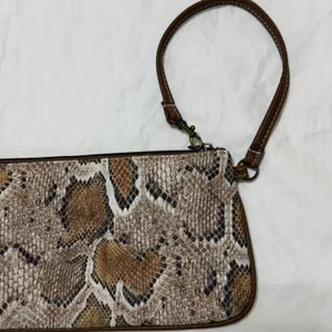 XOXO Snakeskin Print Wristlet Clutch Brown‎ Faux Leather Studded Bag Y2K thumbnail 5