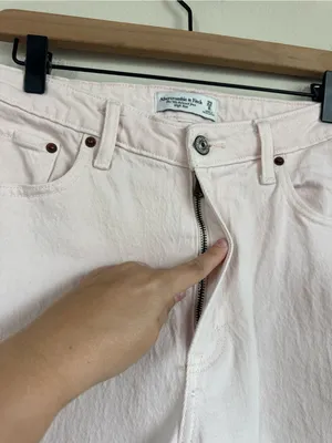 Abercrombie & Fitch The 90s Relaxed Jean High Rise in light pink thumbnail 5