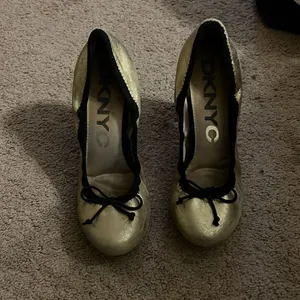 Dkny gold pavlova metallic heels 8‎ thumbnail 2