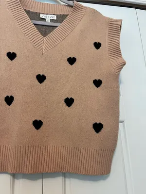 She + Sky Camel V-Neck Heart-Print Sweater Vest thumbnail 6