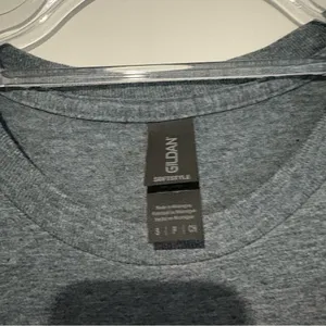 Gildan Chick-fil-A Breast Cancer Warriors T shirt grey‎ size small thumbnail 3