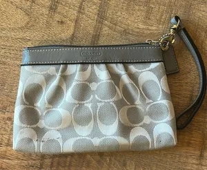 Coach Wristlet (B18)- Light Gray SIGNATURE 1941 thumbnail 1