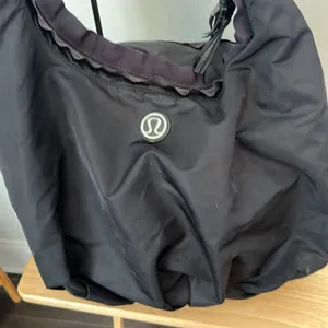 Lululemon Sackasana Black Nylon Shoulder Bag thumbnail 7